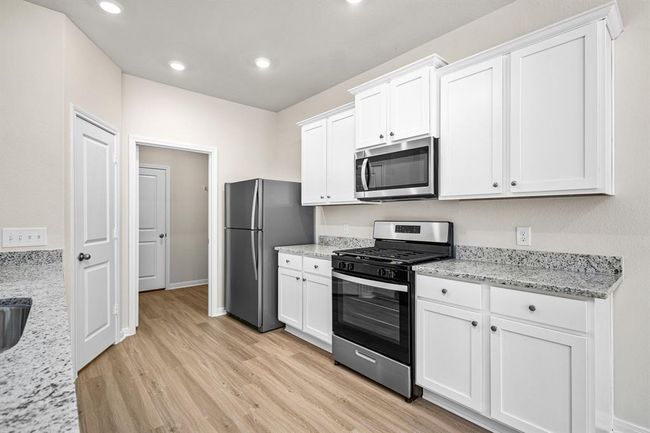 316 Kingston Way, House other with 4 bedrooms, 3 bathrooms and 2 parking in Waller TX | Image 4