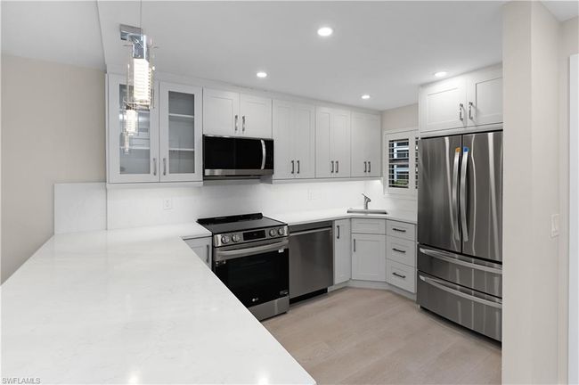 APT-104 - 57 High Point Cir W, Condo with 2 bedrooms, 2 bathrooms and 1 parking in NAPLES FL | Image 10