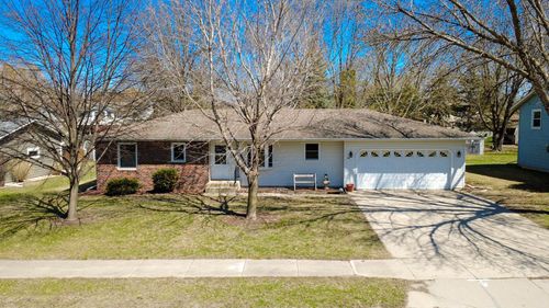 409 Stoney Point Rd Sw, Hutchinson, MN, 55350-2122 | Card Image