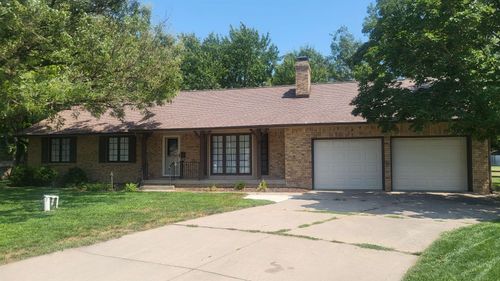 840 Trinity Ct, Newton, KS, 67114-1584 | Card Image