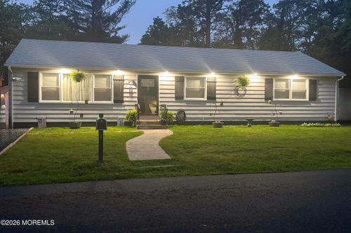 137 Spray Ave, Beachwood, NJ, 08722-4027 | Card Image