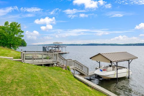 85 Lake View Dr, Muscle Shoals, AL, 35661-4029 | Card Image