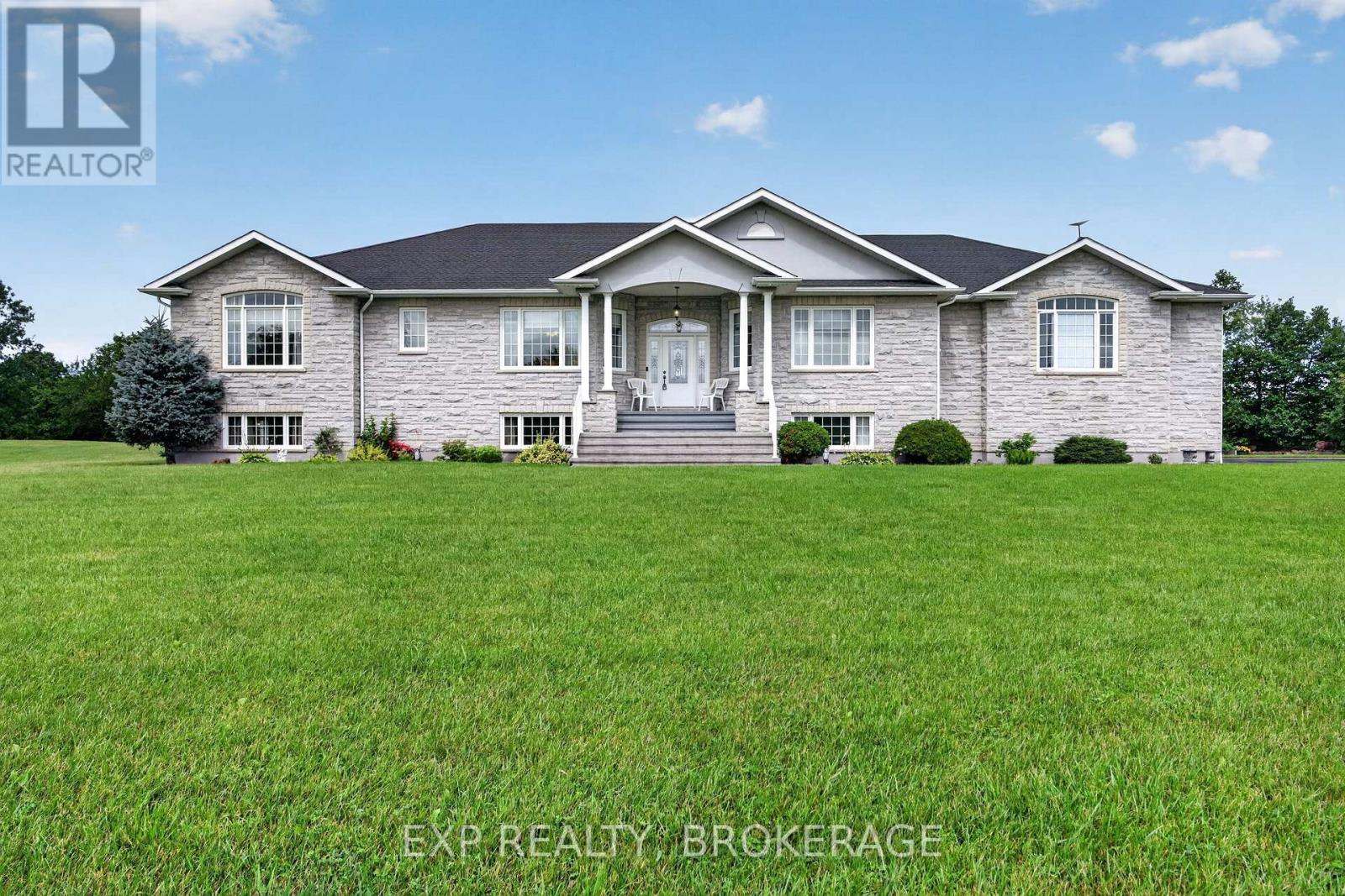 Residential in Frontenac (Frontenac South) 2
