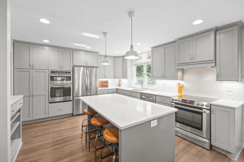 1925 Hythe St, Roseville, MN, 55113-5336 | Card Image