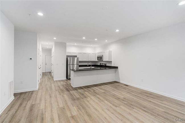 Model photos of townhomes. | Image 6