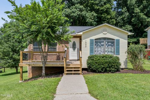 1005 Phillip Drew Dr, Johnson City, TN, 37604-2782 | Card Image