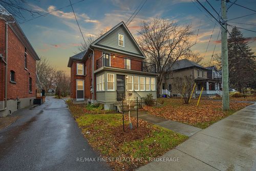 560 Frontenac St, Kingston, ON, K7K4M2 | Card Image
