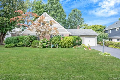 13 Evelyn Rd, Port Washington, NY, 11050-2805 | Card Image