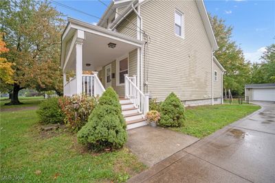 Side stairs to front porch. | Image 3