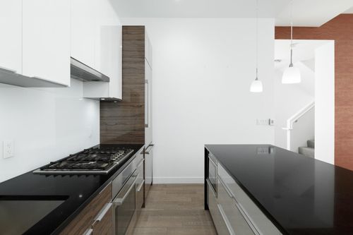 510 28th Ave W, Vancouver, BC, V5Z2Y8 | Card Image