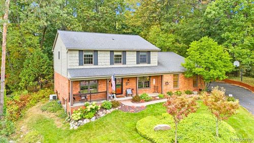 8291 Fawn Valley Cir, Clarkston, MI, 48348-4538 | Card Image