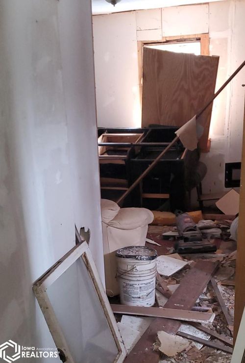 3504 Easton Blvd, Des Moines, IA, 50317-3217 | Card Image