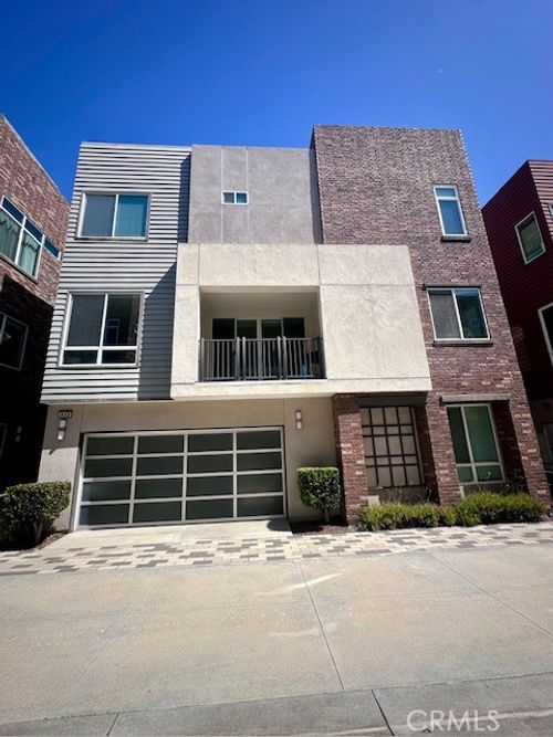 812 Brickyard Ln, Costa Mesa, CA, 92627-3490 | Card Image