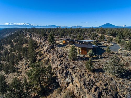 17965 Mountain View Rd, Sisters, OR, 97759-9850 | Card Image