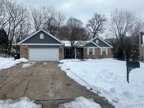 1050 Gifford Ct, Florissant, MO, 63031-8553 | Card Image
