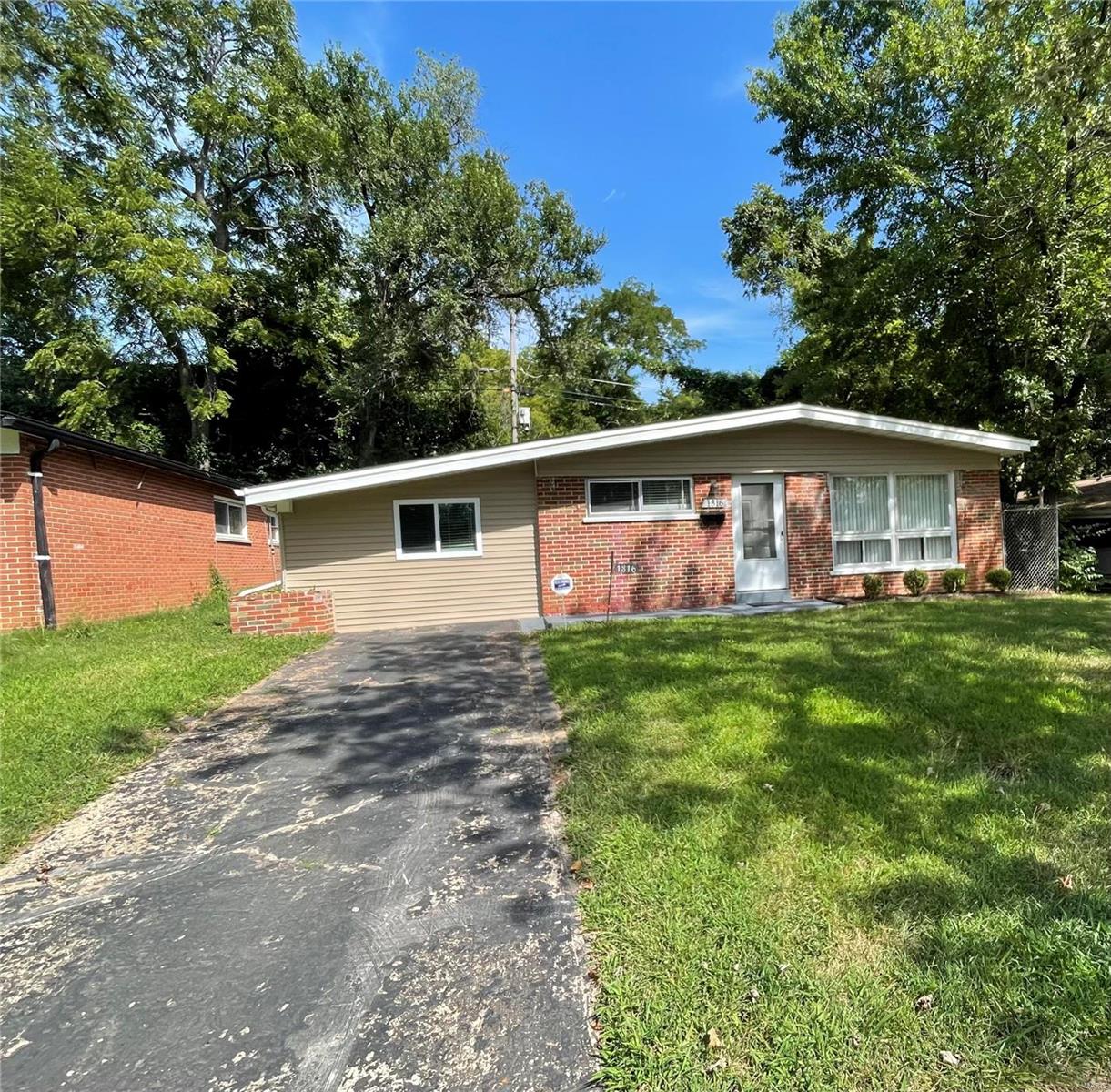 Mendell Dr, Saint Louis, MO 63130