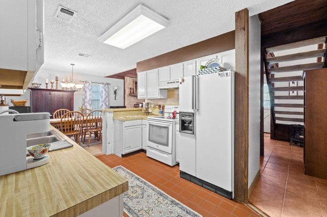 103 S Laurelwood Drive Drive S, House other with 3 bedrooms, 2 bathrooms and 3 parking in Austin TX | Image 11