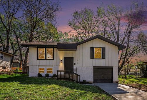 11939 Smalley Avenue, Grandview, MO, 64030 | Card Image