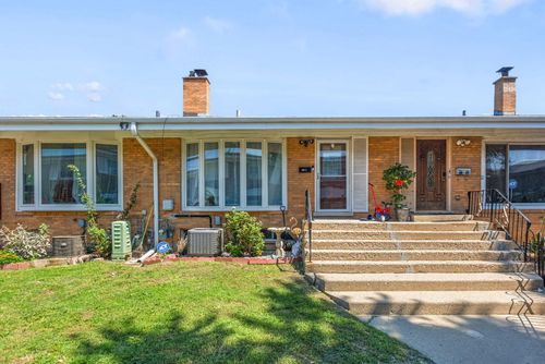 b-8914 Robin Dr, Des Plaines, IL, 60016-5489 | Card Image