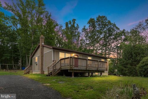 230 Swallow Pl, BERKELEY SPRINGS, WV, 25411-6467 | Card Image
