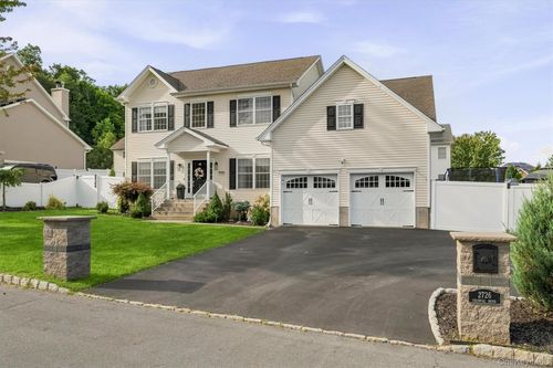2726 Colonial Dr, New Windsor, NY, 12553-4926 | Card Image