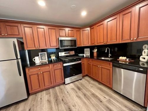 apt-122-280 Belmore Ave, East Islip, NY, 11730-1326 | Card Image