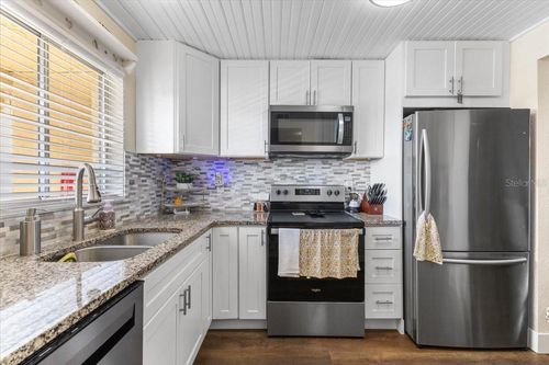 k416-3710 Lake Bayshore Dr, Bradenton, FL, 34205-5181 | Card Image