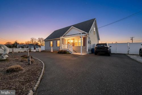 720 Town Bank Rd, CAPE MAY, NJ, 08204-4411 | Card Image