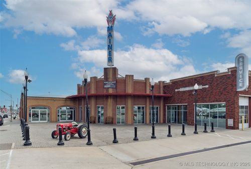 512 N Main St, Bristow, OK, 74010-2017 | Card Image