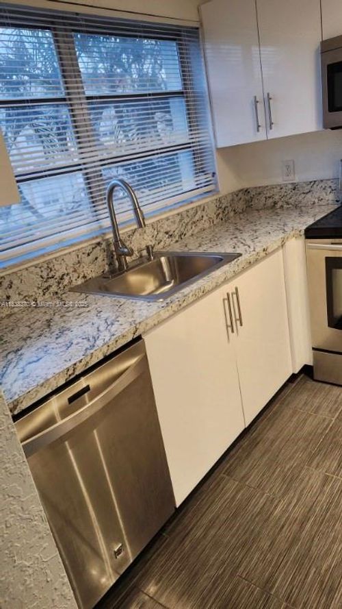 apt-201-2501 Nw 41st Ave, Lauderhill, FL, 33313-2761 | Card Image