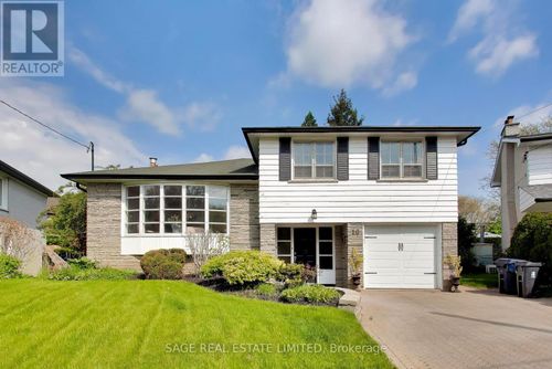 10 Gaspe Rd, North York, ON, M2K2E8 | Card Image
