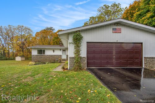 10484 Campbell Ct, Whitmore Lake, MI, 48189-9371 | Card Image