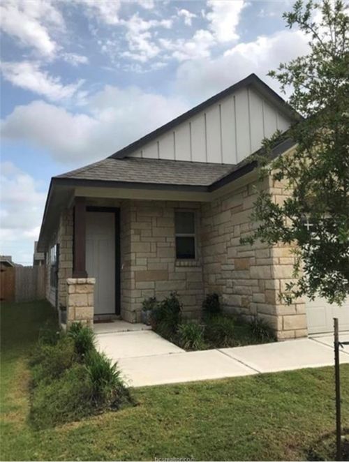 807 Mineral Wells Ln, College Station, TX, 77845-2167 | Card Image
