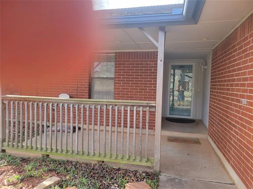 1212 Ne 24th St, Moore, OK, 73160-8930 | Card Image