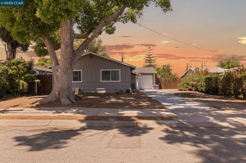 1652 Deems St, Pittsburg, CA, 94565-3923 | Card Image
