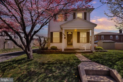 111 Baker St, READING, PA, 19607-1615 | Card Image