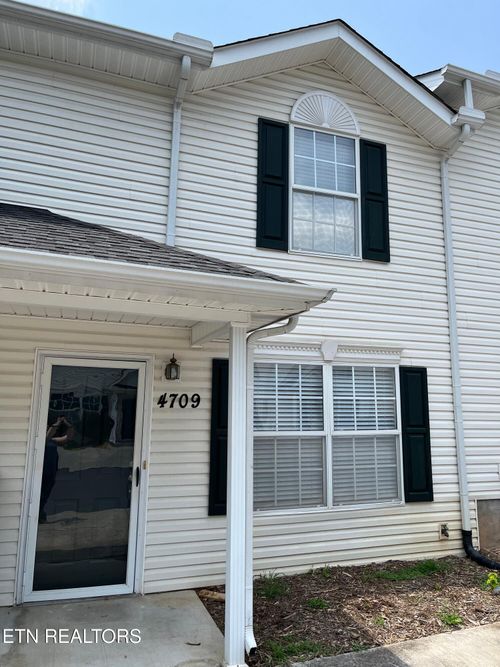 4709 Scepter Way, Knoxville, TN, 37912-4274 | Card Image