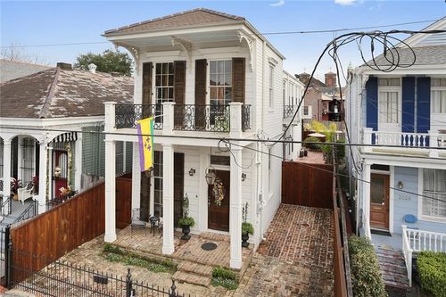 2026 Camp St, New Orleans, LA, 70130-5032 | Card Image