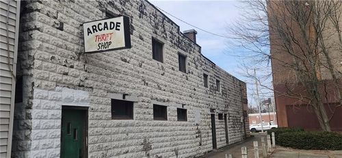 88 W State St, Sharon, PA, 16146-1367 | Card Image