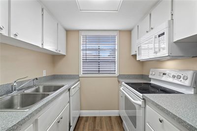 4 - 3409 New South Province Boulevard, Condo with 2 bedrooms, 2 bathrooms and null parking in Fort Myers FL | Image 2