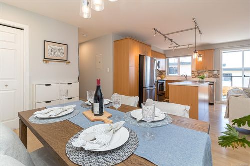 404-2940 Harriet Rd, Saanich, BC, V9A1T3 | Card Image