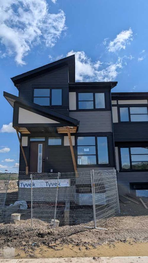 882 Wolf Willow Boulevard Se, Calgary, AB, T2X5R7 | Card Image