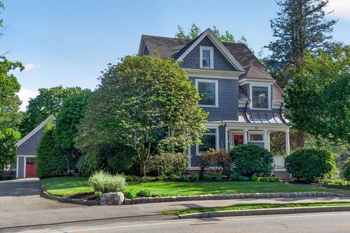 33 Linden St, Wellesley, MA, 02482-5805 | Card Image