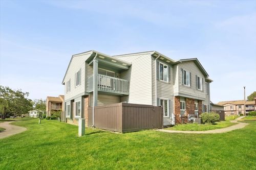 18d-18 Fernwood Dr, Bolingbrook, IL, 60440 | Card Image