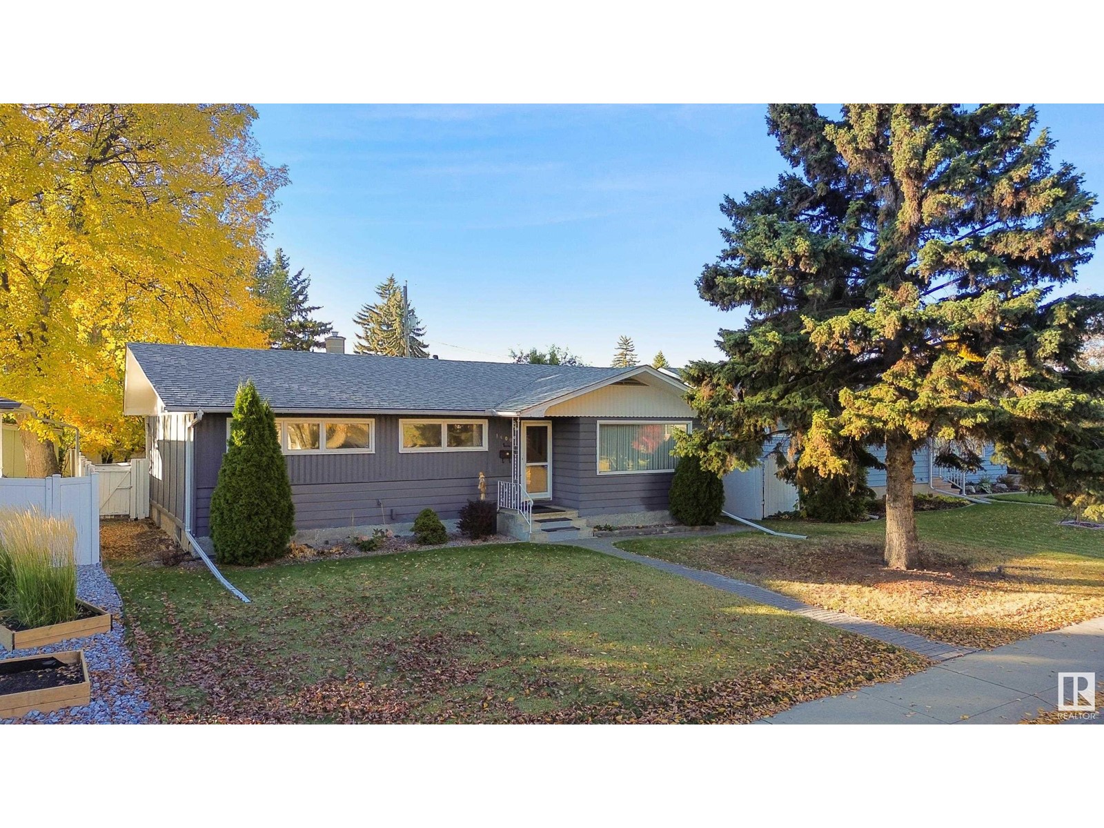 16009 94 Ave Nw, For Sale in Edmonton Zoocasa