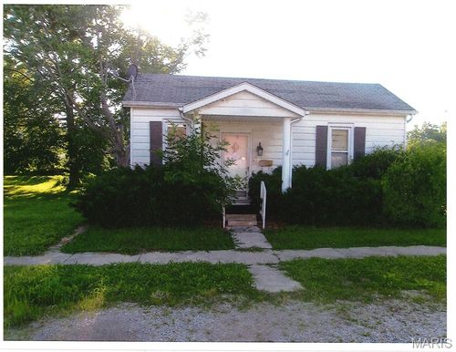 200 S Clinton St, New Athens, IL, 62264-1410 | Card Image