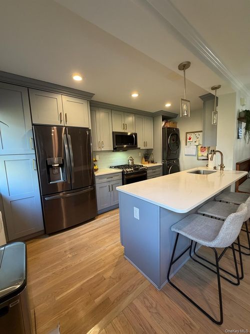 387-166-12 17th Road, New York, NY, 11357 | Card Image