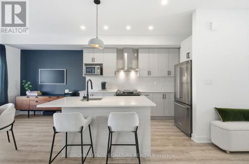 82 Covington Cres, Stouffville, ON, L4A4W8 | Card Image