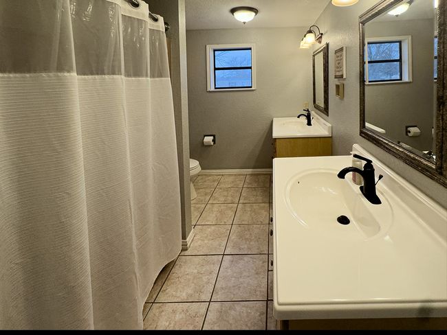 702 E Schubert St, House other with 3 bedrooms, 3 bathrooms and 2 parking in Fredericksburg TX | Image 21