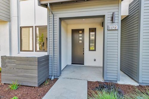 1109 Juana Ct, Palo Alto, CA, 94303-3821 | Card Image